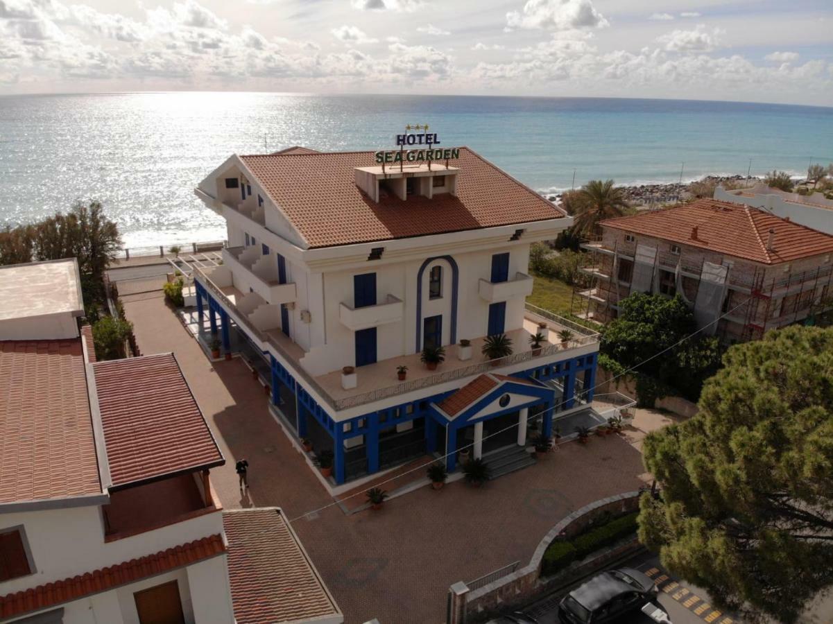 Sea Garden Hotel Acquappesa Exterior photo
